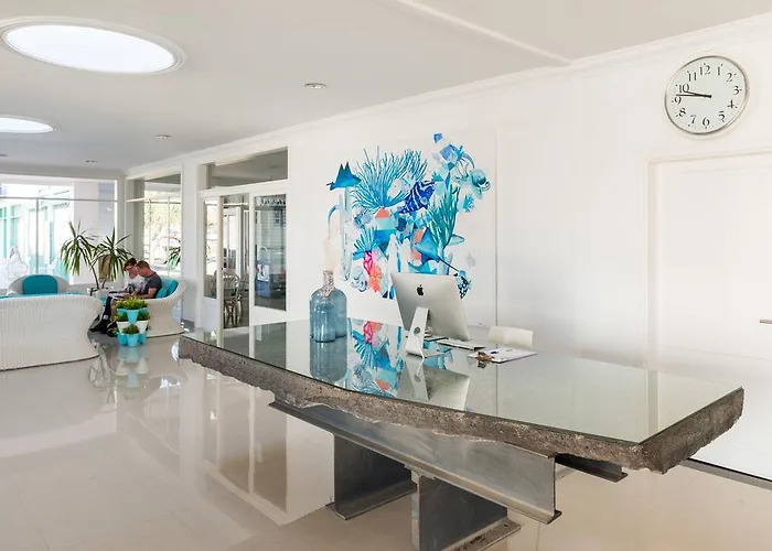 Neptuno - Adults Only