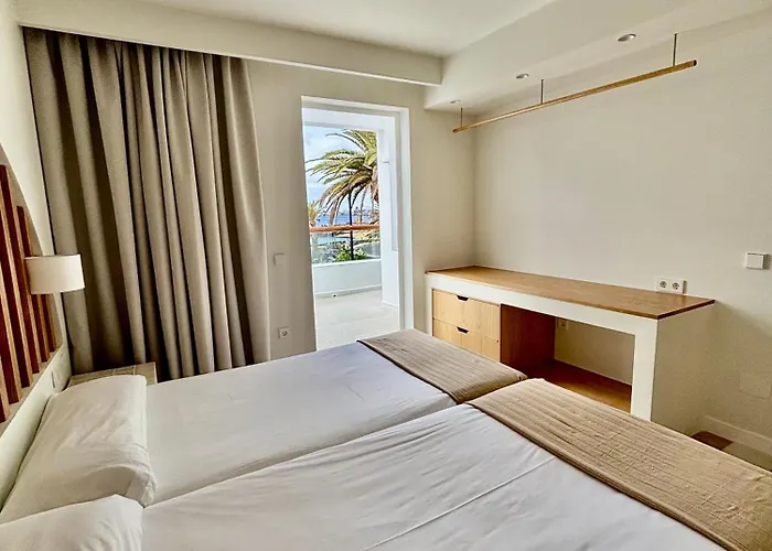 Neptuno - Adults Only *